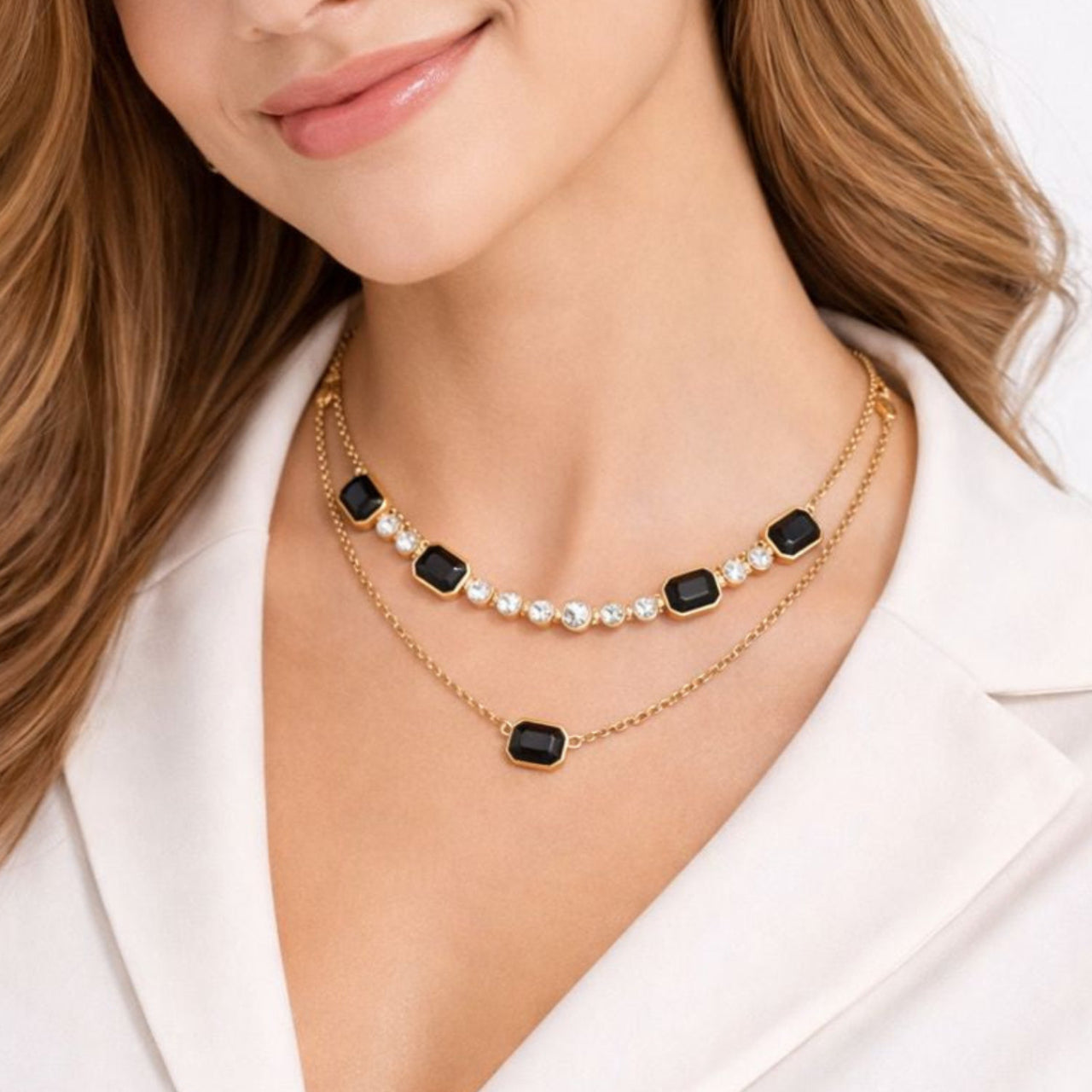 Collar Doble Elegante en Dorado de Anne Klein.