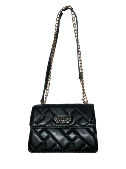 Bolsa Clutch GUESS Acolchada Rosa o Negra con Cadena Dorada – Estilo y Glamour Compacto